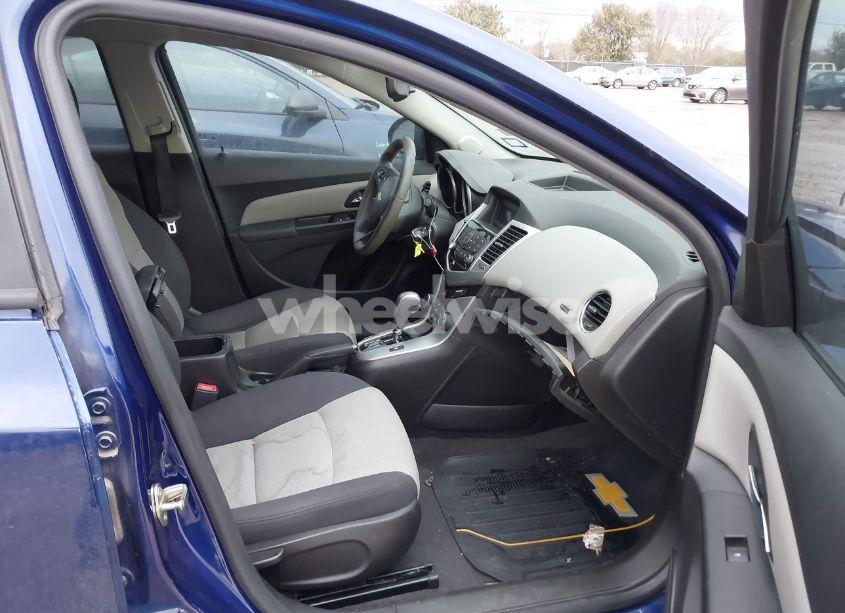 Photo 5 of 2013 Chevrolet Cruze LS AUTO (VIN 1G1PA5SH3D7235512)