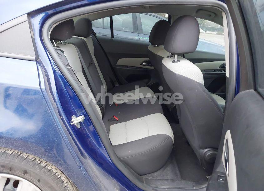 Photo 8 of 2013 Chevrolet Cruze LS AUTO (VIN 1G1PA5SH3D7235512)