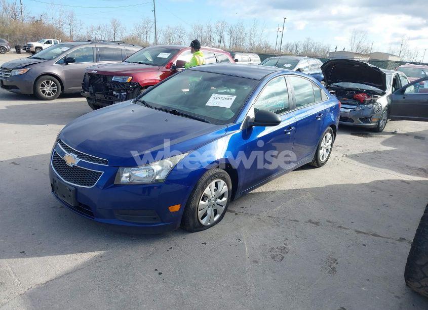 Photo 2 of 2013 Chevrolet Cruze LS AUTO (VIN 1G1PA5SH3D7246624)