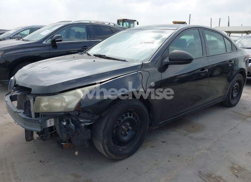 Photo 2 of 2013 Chevrolet Cruze LS AUTO (VIN 1G1PA5SH3D7286640)