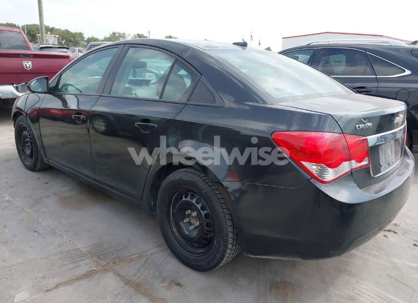 Photo 3 of 2013 Chevrolet Cruze LS AUTO (VIN 1G1PA5SH3D7286640)