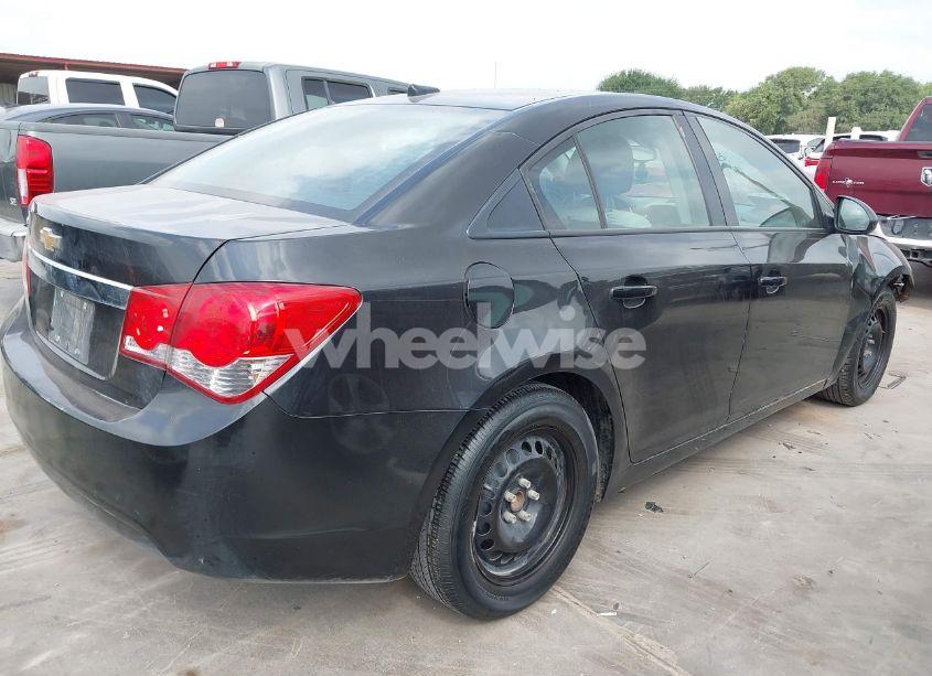 Photo 4 of 2013 Chevrolet Cruze LS AUTO (VIN 1G1PA5SH3D7286640)