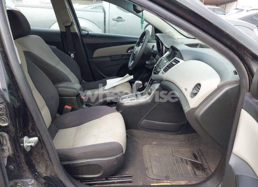 Photo 5 of 2013 Chevrolet Cruze LS AUTO (VIN 1G1PA5SH3D7286640)