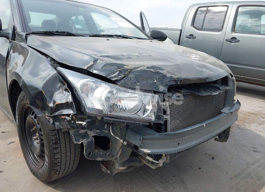 Photo 6 of 2013 Chevrolet Cruze LS AUTO (VIN 1G1PA5SH3D7286640)