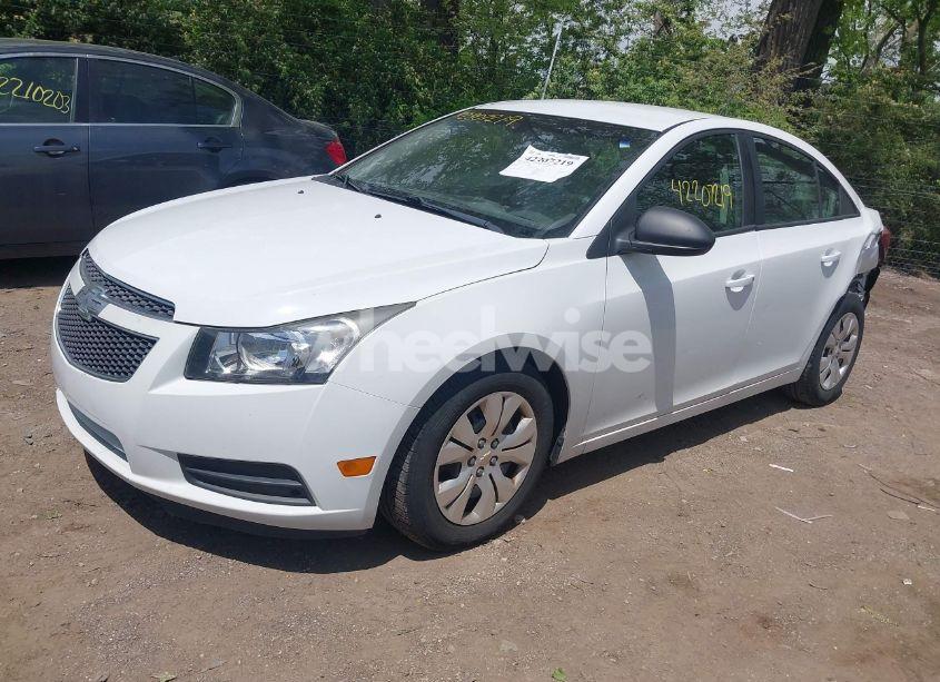 Photo 2 of 2013 Chevrolet Cruze LS AUTO (VIN 1G1PA5SH3D7324528)