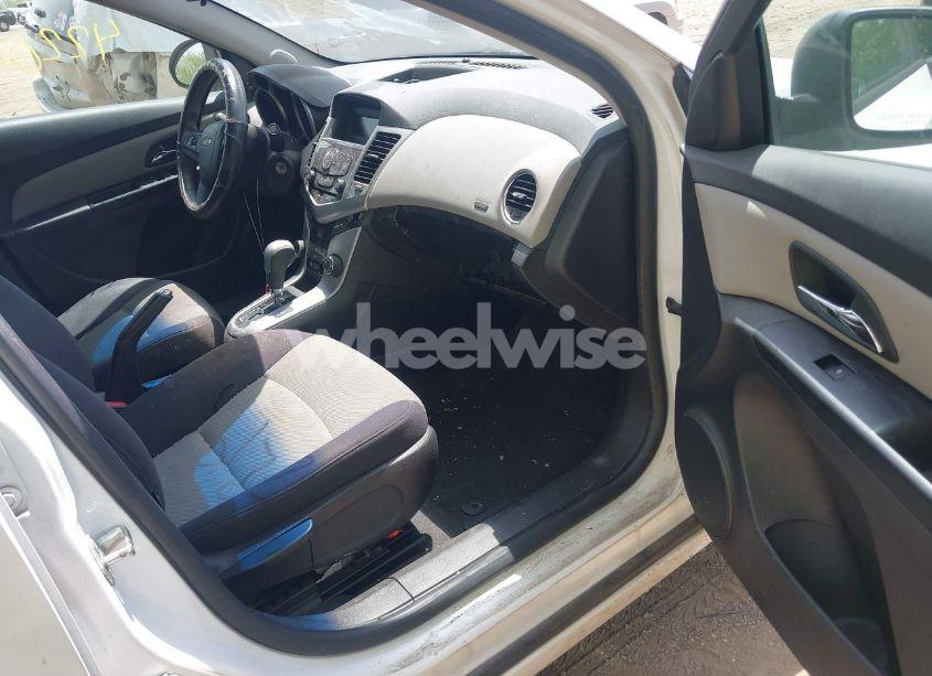 Photo 5 of 2013 Chevrolet Cruze LS AUTO (VIN 1G1PA5SH3D7324528)