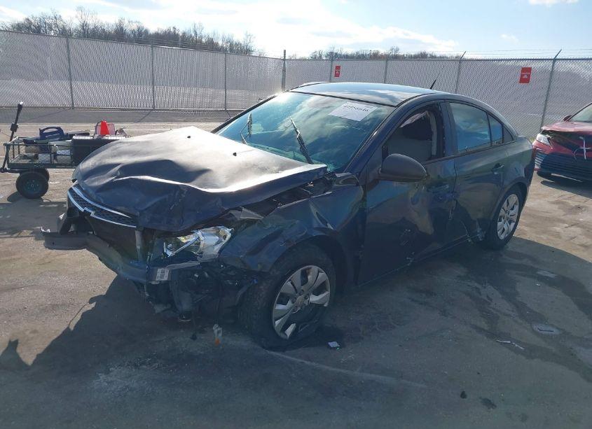 Photo 2 of 2014 Chevrolet Cruze LS AUTO (VIN 1G1PA5SH3E7186443)