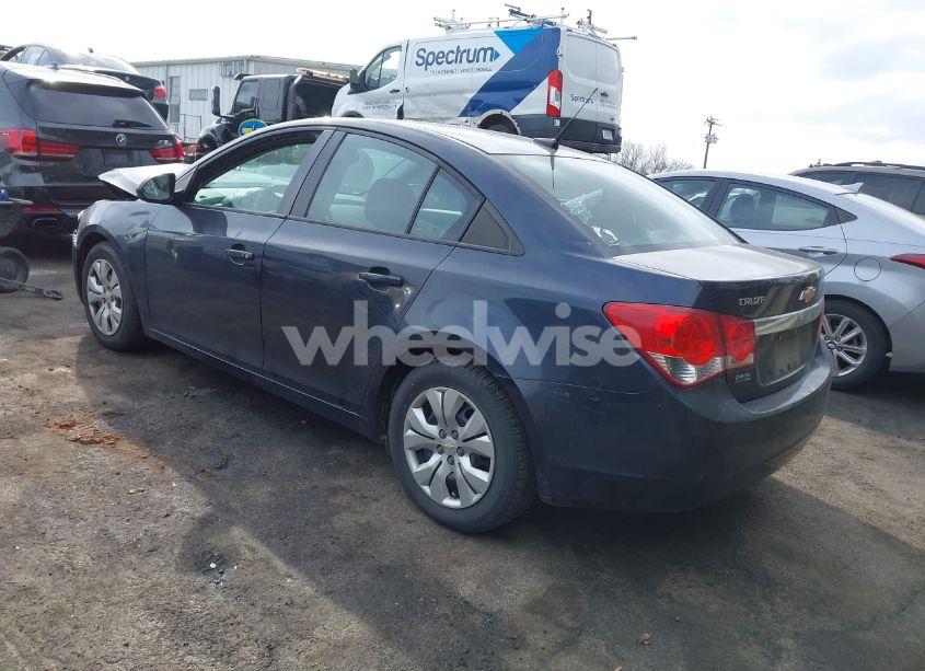 Photo 3 of 2014 Chevrolet Cruze LS AUTO (VIN 1G1PA5SH3E7187463)