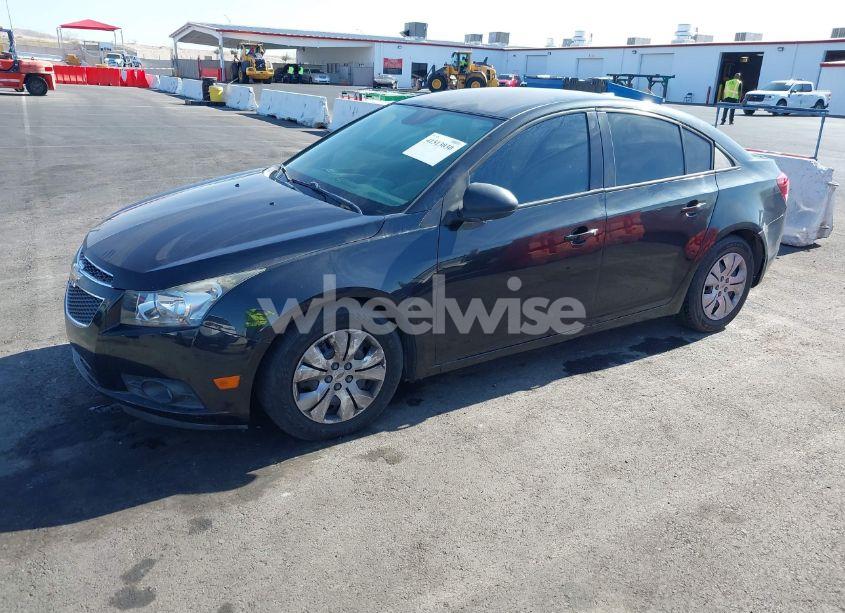 Photo 2 of 2014 Chevrolet Cruze LS AUTO (VIN 1G1PA5SH3E7243918)