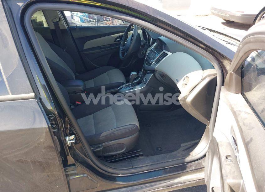 Photo 5 of 2014 Chevrolet Cruze LS AUTO (VIN 1G1PA5SH3E7243918)