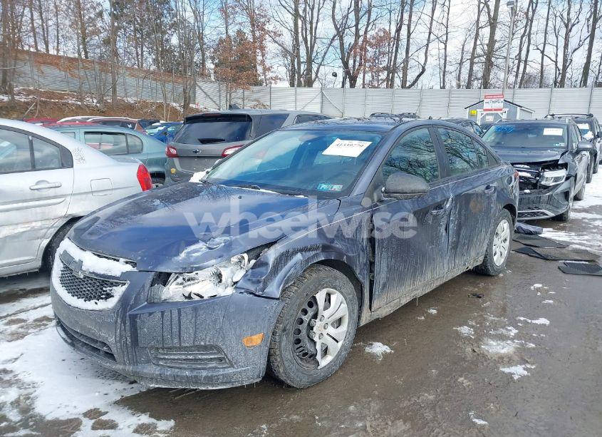 Photo 2 of 2014 Chevrolet Cruze LS AUTO (VIN 1G1PA5SH3E7267314)