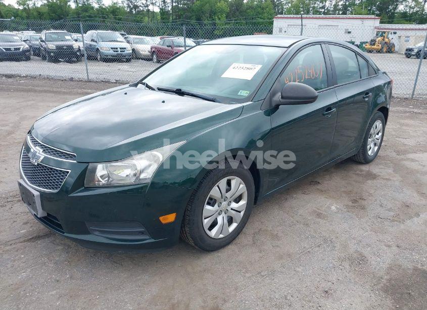 Photo 2 of 2014 Chevrolet Cruze LS AUTO (VIN 1G1PA5SH3E7351133)