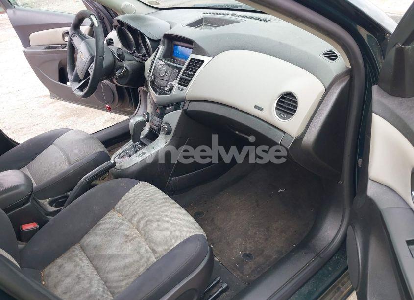 Photo 5 of 2014 Chevrolet Cruze LS AUTO (VIN 1G1PA5SH3E7351133)