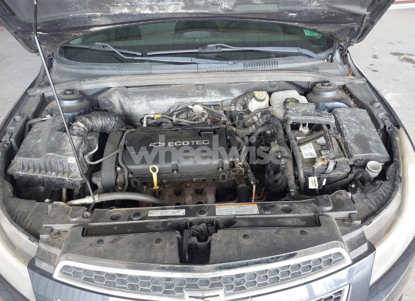 Photo 10 of 2014 Chevrolet Cruze LS AUTO (VIN 1G1PA5SH3E7398162)