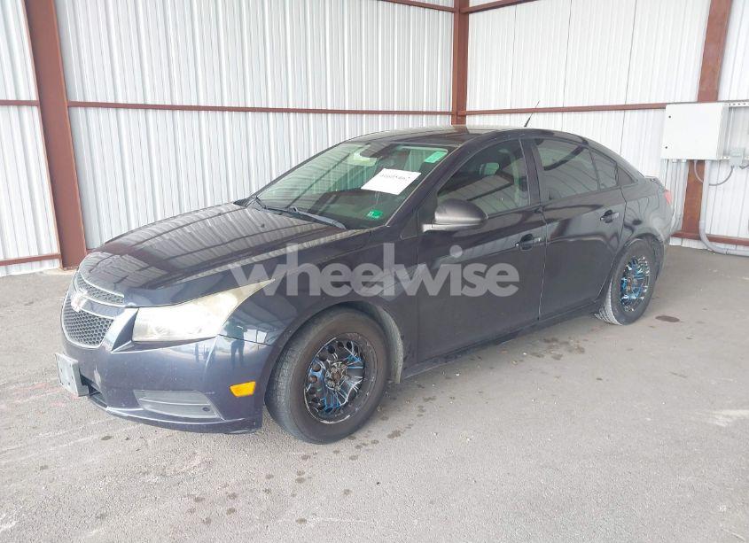 Photo 2 of 2014 Chevrolet Cruze LS AUTO (VIN 1G1PA5SH3E7398162)