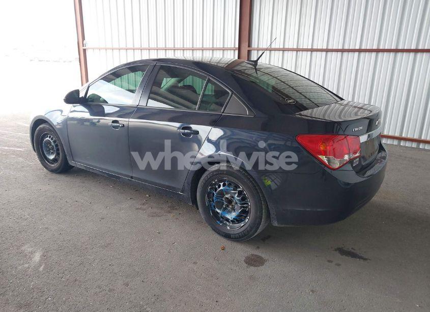 Photo 3 of 2014 Chevrolet Cruze LS AUTO (VIN 1G1PA5SH3E7398162)