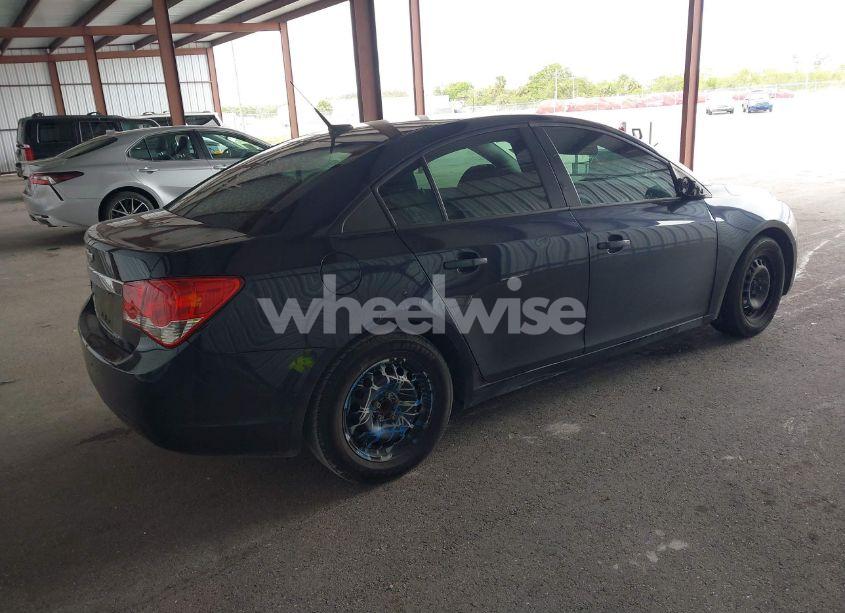 Photo 4 of 2014 Chevrolet Cruze LS AUTO (VIN 1G1PA5SH3E7398162)