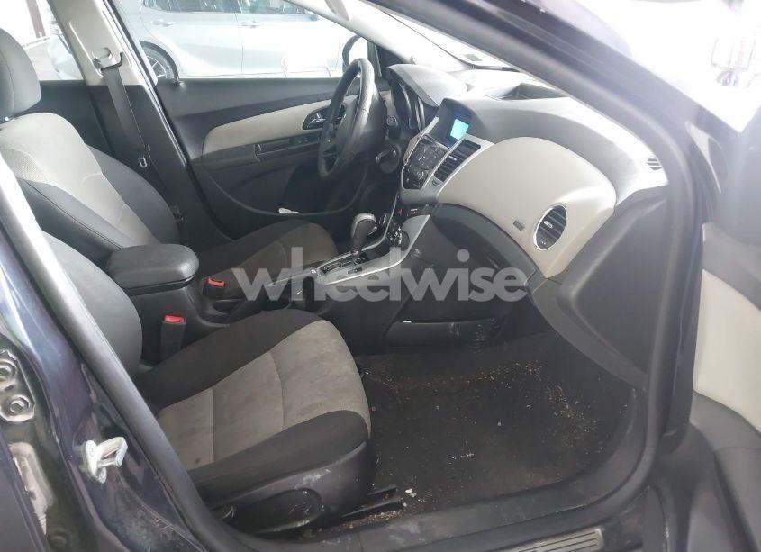 Photo 5 of 2014 Chevrolet Cruze LS AUTO (VIN 1G1PA5SH3E7398162)