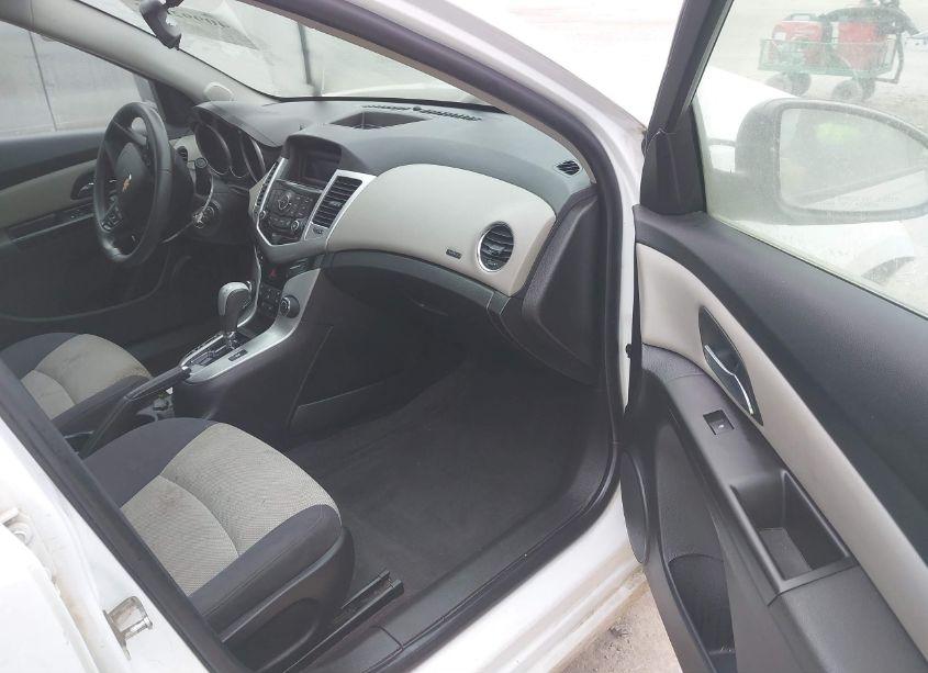 Photo 5 of 2014 Chevrolet Cruze LS AUTO (VIN 1G1PA5SH3E7442922)