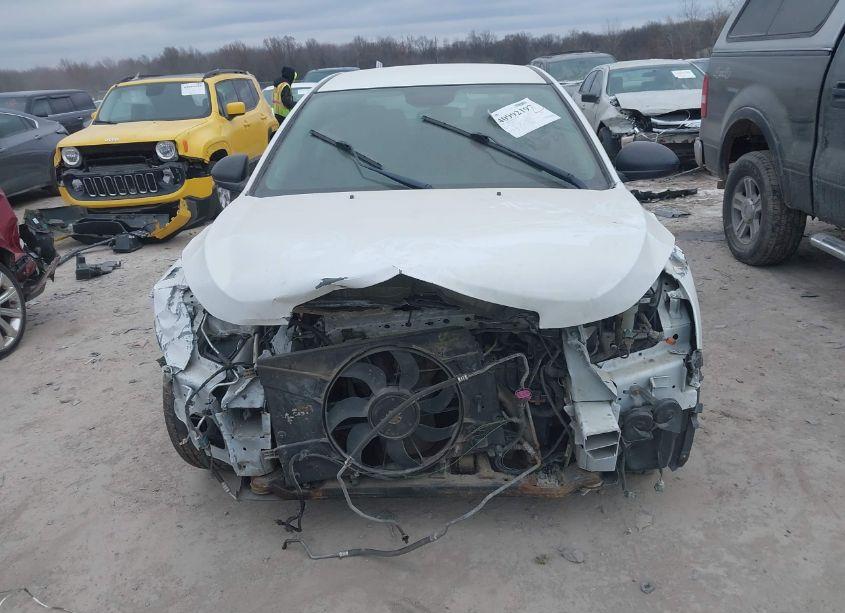 Photo 6 of 2014 Chevrolet Cruze LS AUTO (VIN 1G1PA5SH3E7442922)