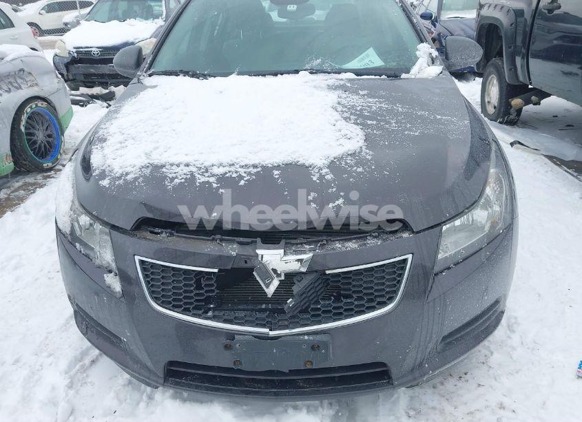 Photo 6 of 2014 Chevrolet Cruze LS AUTO (VIN 1G1PA5SH3E7447974)