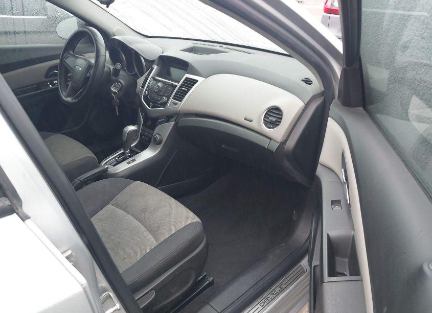 Photo 5 of 2014 Chevrolet Cruze LS AUTO (VIN 1G1PA5SH3E7451989)