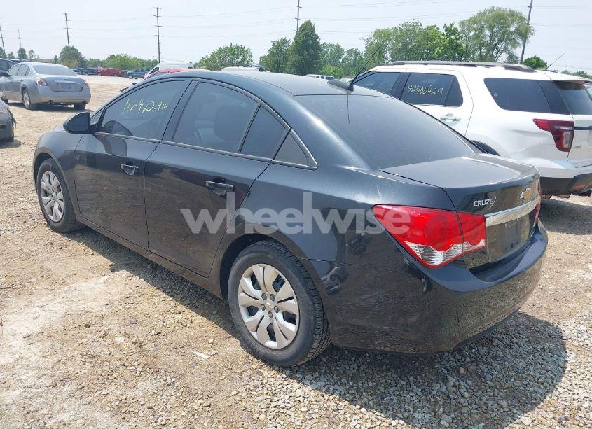 Photo 3 of 2015 Chevrolet Cruze LS AUTO (VIN 1G1PA5SH3F7111856)