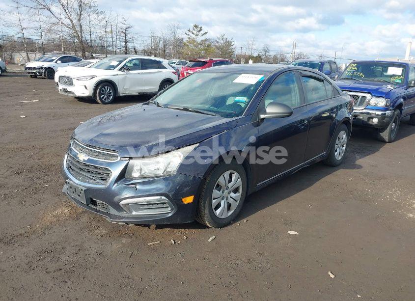 Photo 2 of 2015 Chevrolet Cruze LS AUTO (VIN 1G1PA5SH3F7200942)