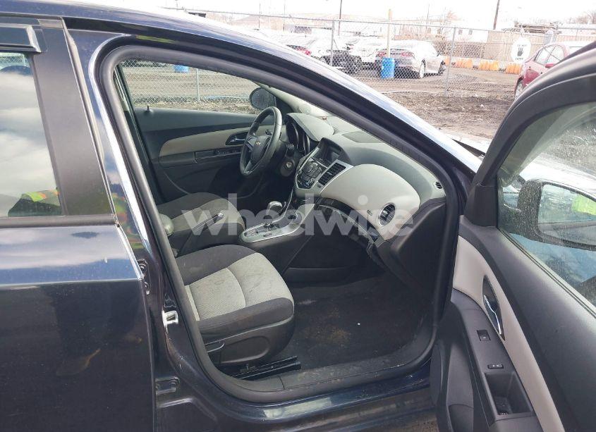 Photo 5 of 2015 Chevrolet Cruze LS AUTO (VIN 1G1PA5SH3F7200942)