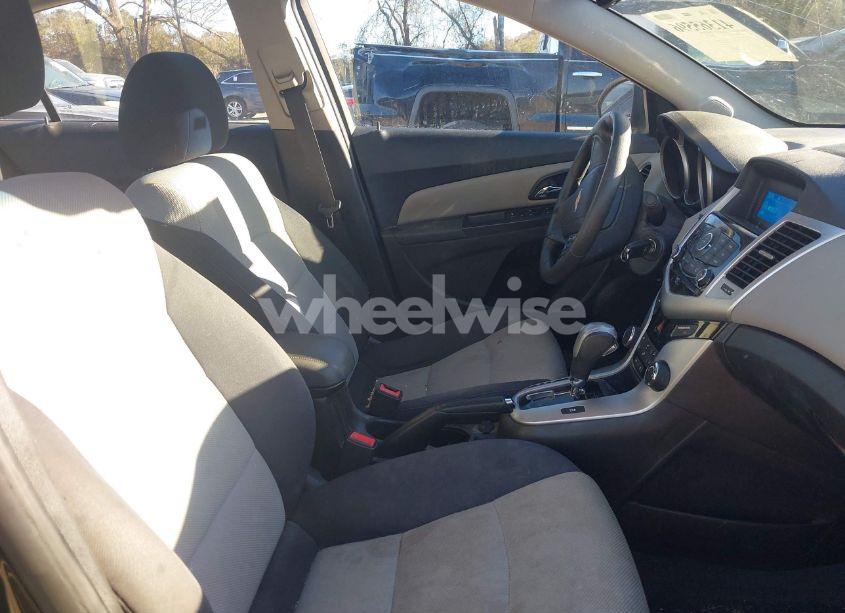 Photo 5 of 2015 Chevrolet Cruze LS AUTO (VIN 1G1PA5SH3F7235755)