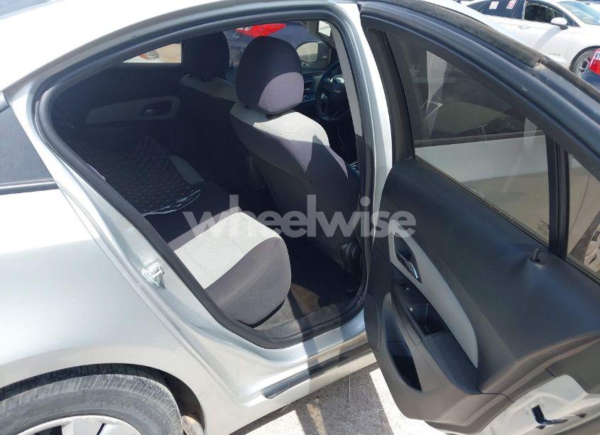 Photo 8 of 2013 Chevrolet Cruze LS AUTO (VIN 1G1PA5SH4D7160237)