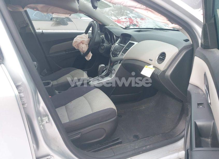 Photo 5 of 2013 Chevrolet Cruze LS AUTO (VIN 1G1PA5SH4D7169956)