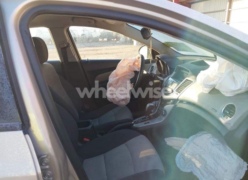 Photo 5 of 2013 Chevrolet Cruze LS AUTO (VIN 1G1PA5SH4D7184571)