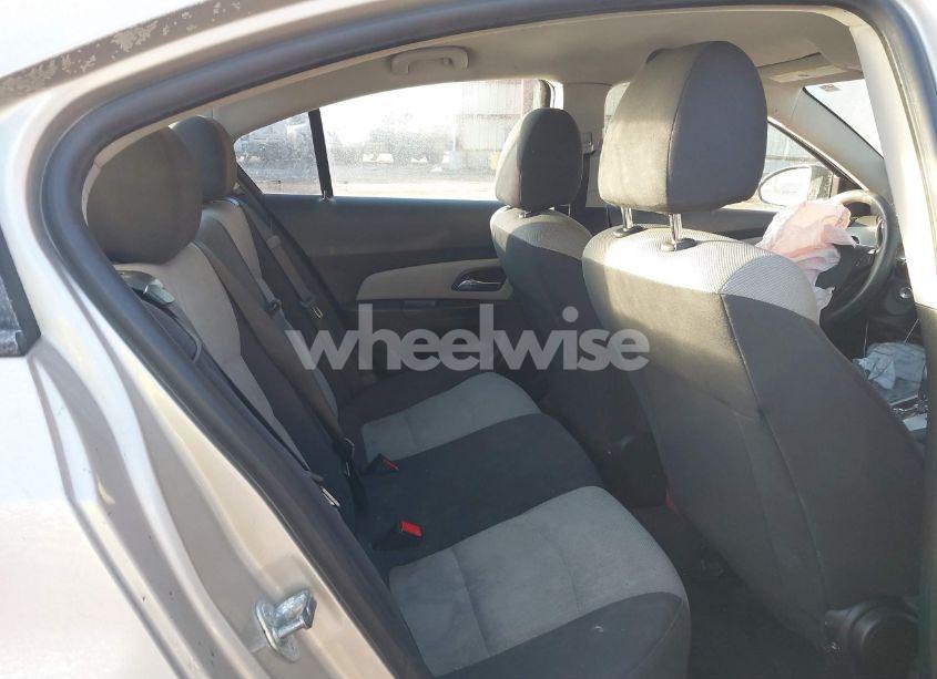 Photo 8 of 2013 Chevrolet Cruze LS AUTO (VIN 1G1PA5SH4D7184571)