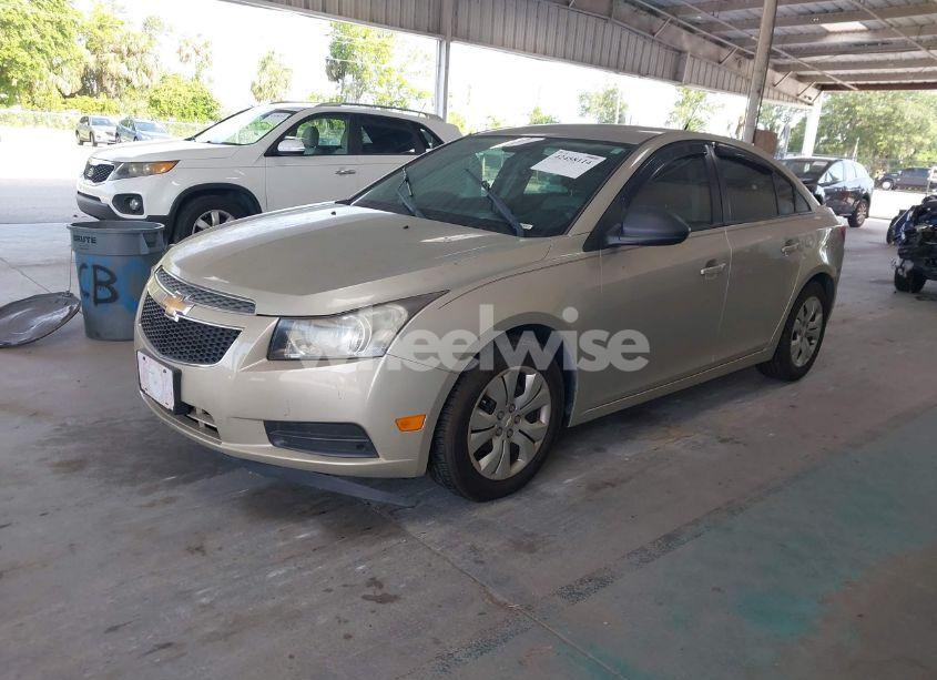 Photo 2 of 2013 Chevrolet Cruze LS AUTO (VIN 1G1PA5SH4D7266381)