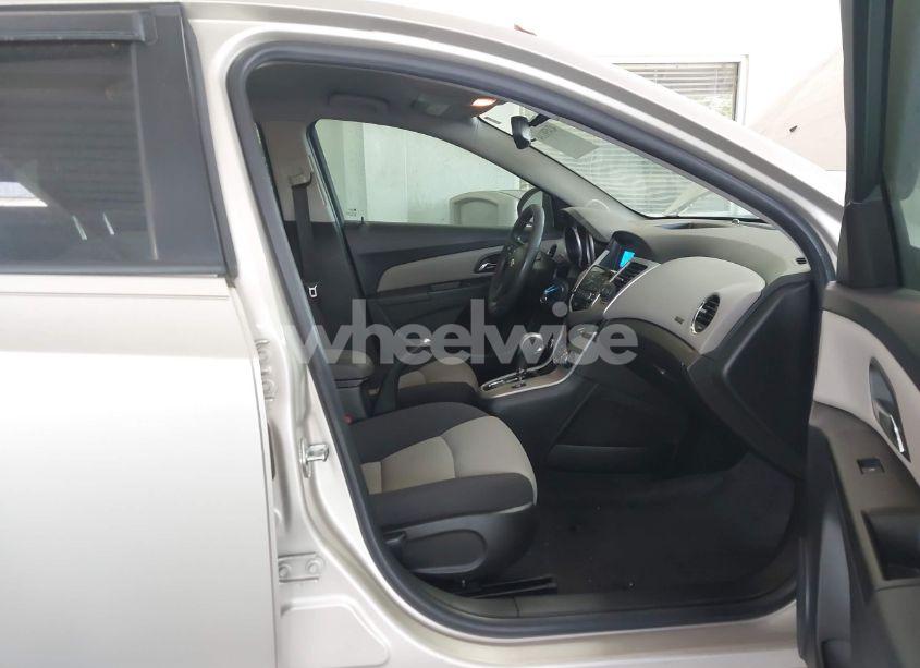 Photo 5 of 2013 Chevrolet Cruze LS AUTO (VIN 1G1PA5SH4D7266381)