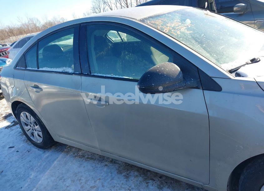 Photo 13 of 2013 Chevrolet Cruze LS AUTO (VIN 1G1PA5SH4D7294259)