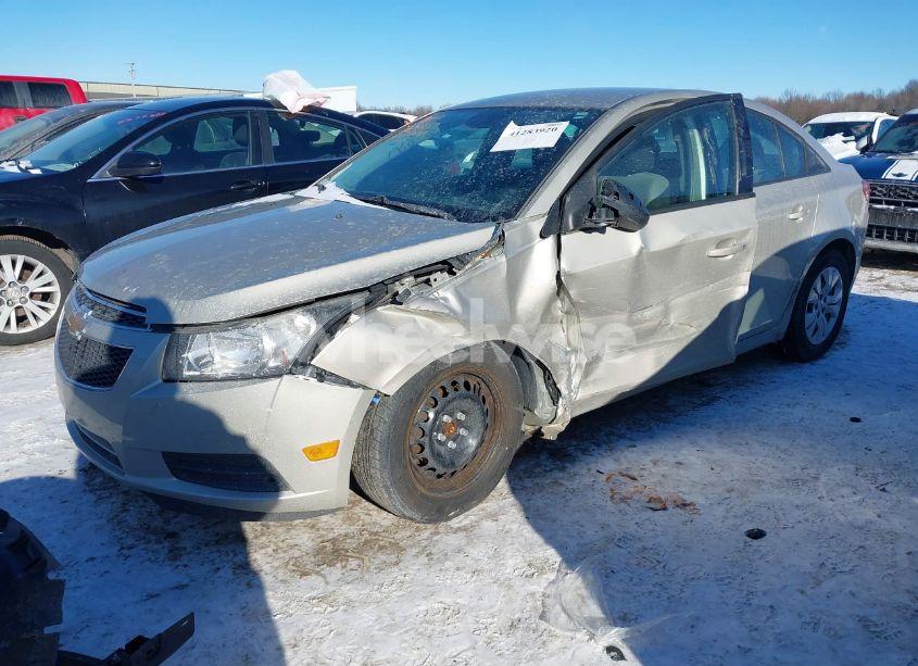 Photo 2 of 2013 Chevrolet Cruze LS AUTO (VIN 1G1PA5SH4D7294259)