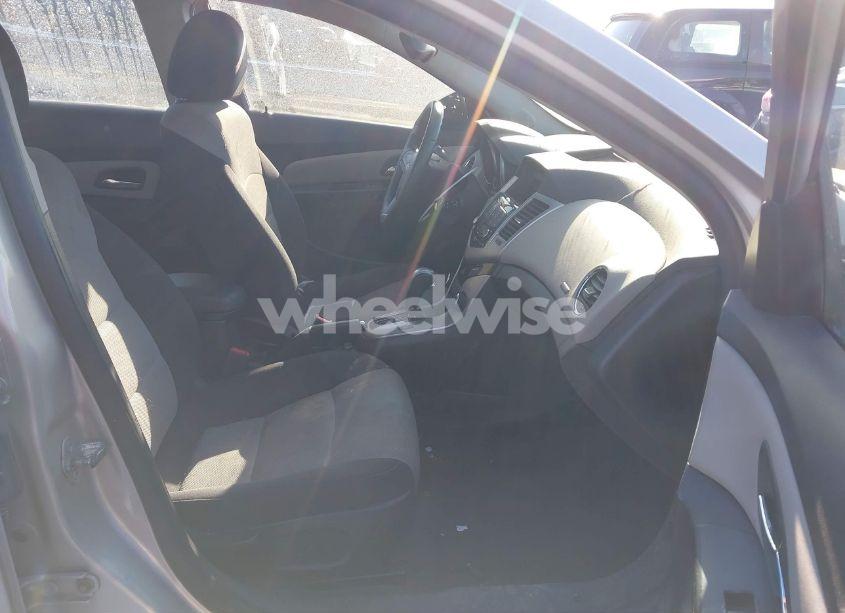 Photo 5 of 2013 Chevrolet Cruze LS AUTO (VIN 1G1PA5SH4D7294259)