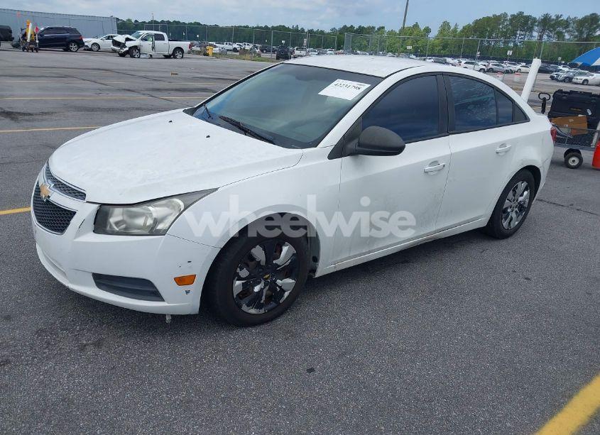 Photo 2 of 2013 Chevrolet Cruze LS AUTO (VIN 1G1PA5SH4D7308547)