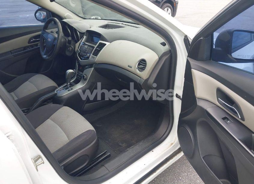 Photo 5 of 2013 Chevrolet Cruze LS AUTO (VIN 1G1PA5SH4D7308547)