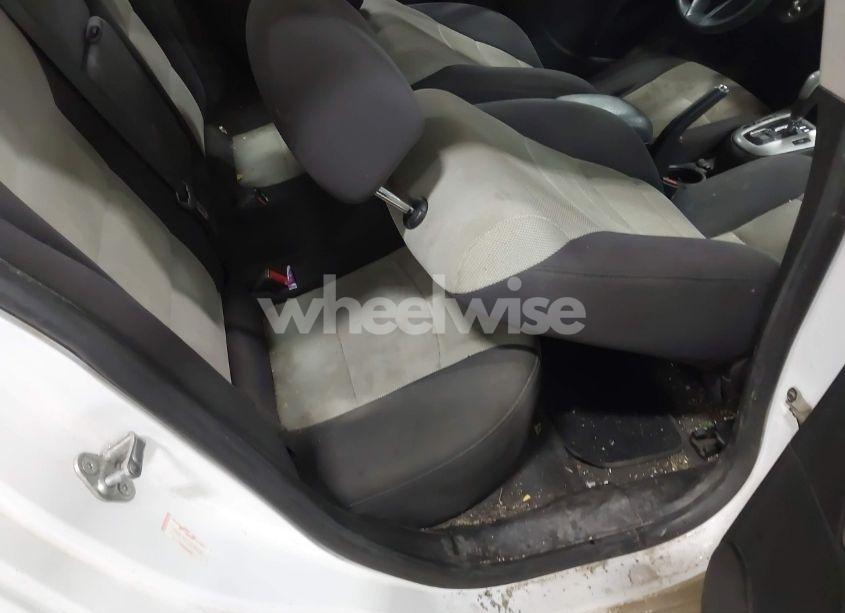 Photo 8 of 2013 Chevrolet Cruze LS AUTO (VIN 1G1PA5SH4D7321198)