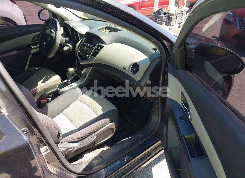 Photo 5 of 2013 Chevrolet Cruze LS AUTO (VIN 1G1PA5SH4D7328992)