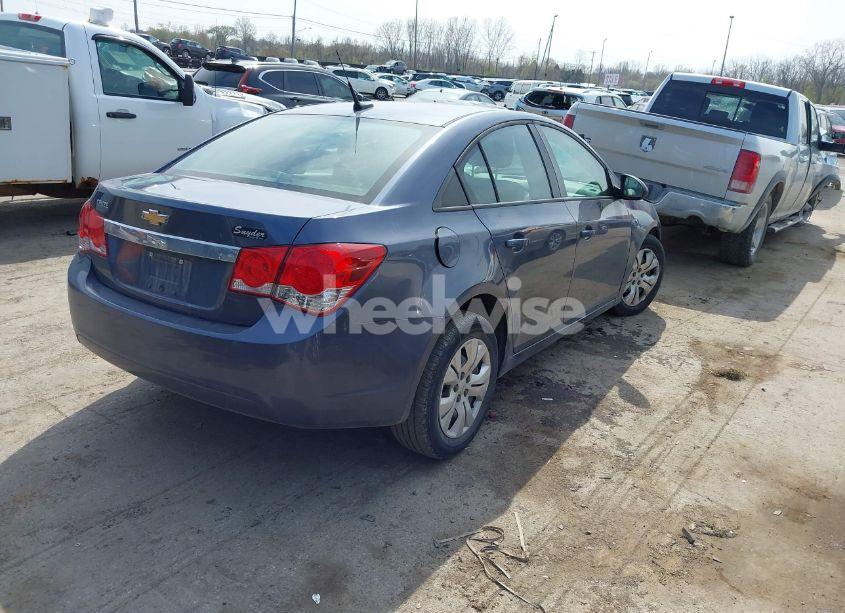 Photo 4 of 2014 Chevrolet Cruze LS AUTO (VIN 1G1PA5SH4E7105630)