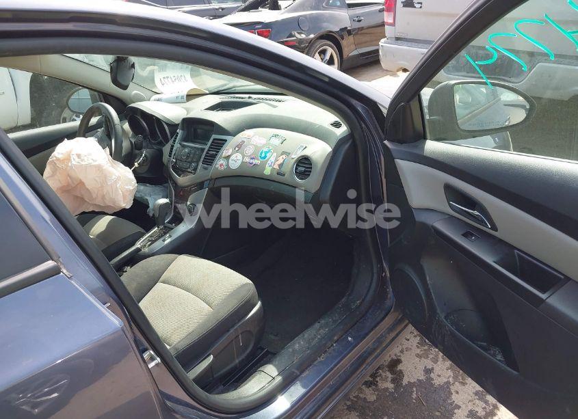 Photo 5 of 2014 Chevrolet Cruze LS AUTO (VIN 1G1PA5SH4E7105630)