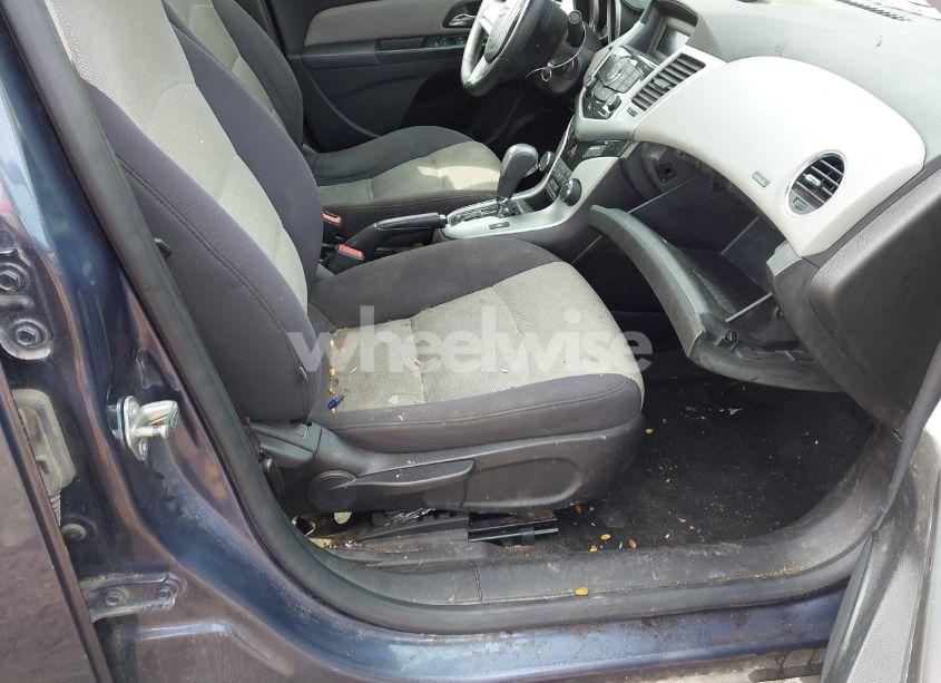 Photo 5 of 2014 Chevrolet Cruze LS AUTO (VIN 1G1PA5SH4E7148929)