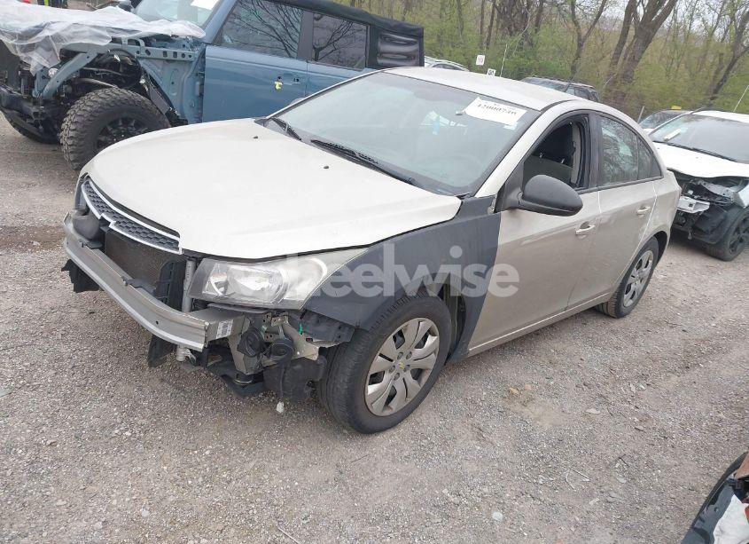 Photo 2 of 2014 Chevrolet Cruze LS AUTO (VIN 1G1PA5SH4E7226416)