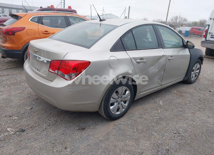 Photo 4 of 2014 Chevrolet Cruze LS AUTO (VIN 1G1PA5SH4E7226416)