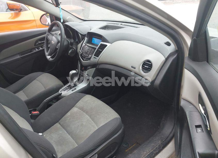 Photo 5 of 2014 Chevrolet Cruze LS AUTO (VIN 1G1PA5SH4E7226416)