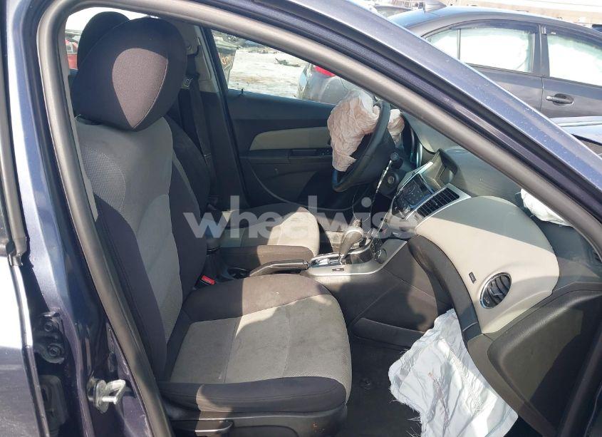 Photo 5 of 2014 Chevrolet Cruze LS AUTO (VIN 1G1PA5SH4E7245063)